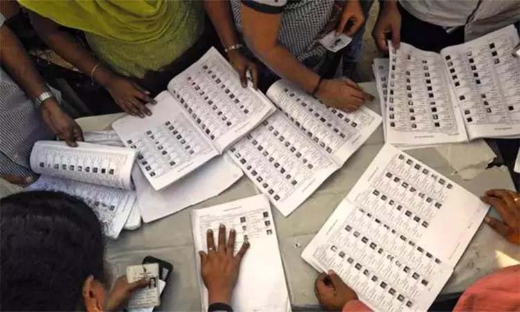 தமிழகம் முழுவதும் வாக்காளர் பட்டியலில் திருத்தம்  செய்ய 4 நாட்கள் சிறப்பு முகாம்